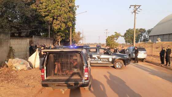 Alvo dos policiais são criminosos envolvidos com o tráfico de drogas na região.