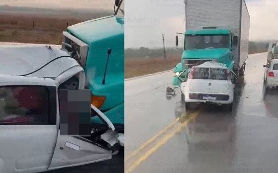 A parte frontal do Fiat Uno ficou completamente destruída.