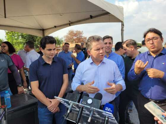 "Estão querendo criar uma polêmica", criticou Mauro.