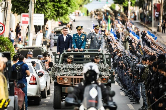 Av. Getúlio Vargas, em Cuiabá, recebe desfile