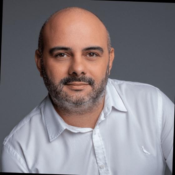 Leandro Alvarenga é CEO da Enterprise Tech Flashvolve, que tem como objetivo potencializar o engajamento entre as empresas e seus colaboradores, clientes ou parceiros por meio de experiências personalizadas.