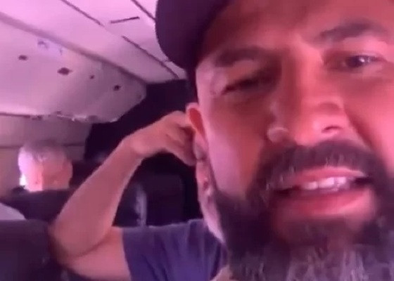 Fábio gravou vídeos enquanto embarcava com o grupo na aeronave em Manaus (AM). 