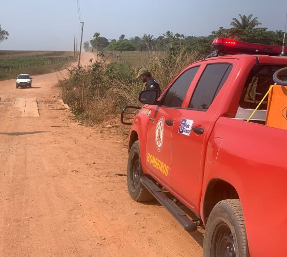 O corpo do homem foi encontrado próximo ao barranco, já sem vida. 