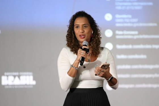 A irmã de Marielle Franco lacra e lucra também