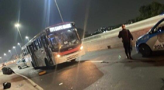 Ônibus atacado é da linha 771