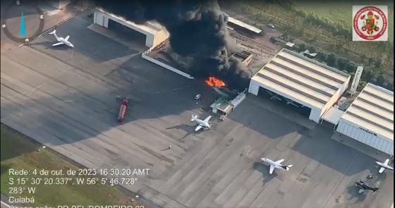 Avião bateu asa no chão e explodiu antes de decolar