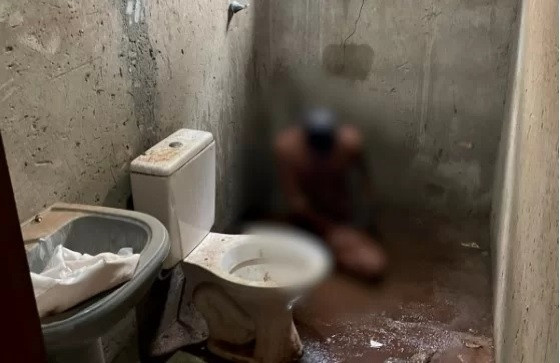 A vítima sofria maus-tratos do próprio irmão.