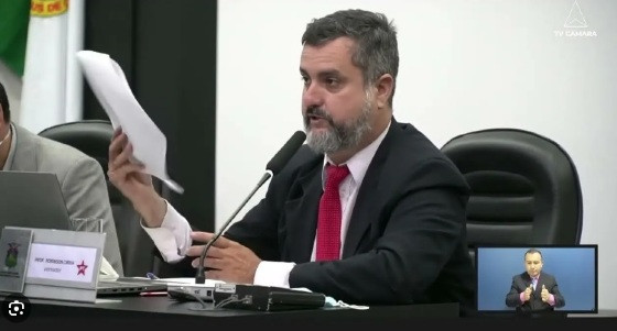 O suplente da vereadora Edna Sampaio (PT) recebeu apenas 927 votos na eleição de 2020