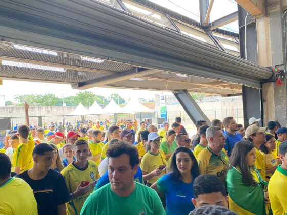Torcedores já estão na Arena, no aguardo do jogo contra a Venezuela.
