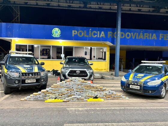 Os dois são da Polícia Civil de Rondônia e foram encaminhados para delegacia da Polícia Federal.