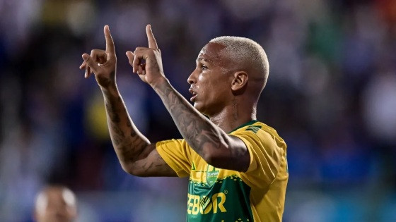 Deyverson tem 12 gols no Brasileirão e é o artilheiro do Dourado na competição