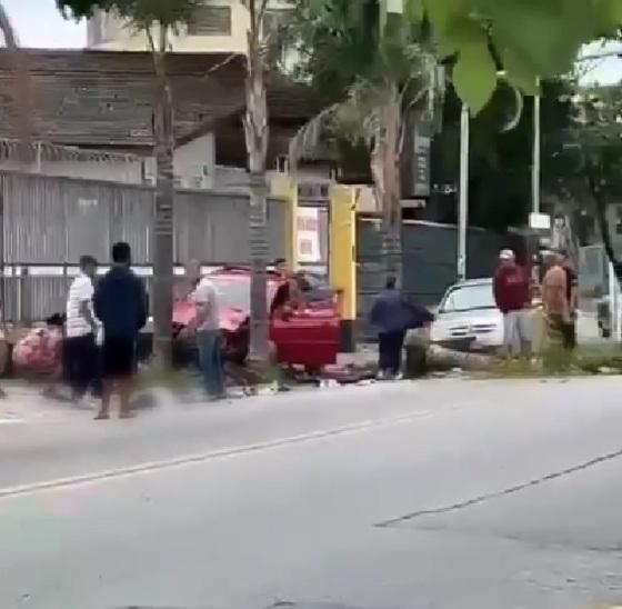 As vítima chegara, a ser socorridas, mas não resistiram. 