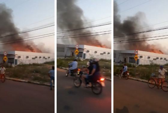 Imagens mostram o fogo consumindo o prédio.