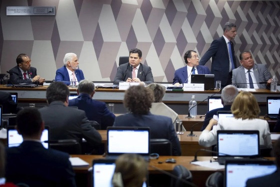 Texto foi aprovado na CCJ por 20 votos a 6