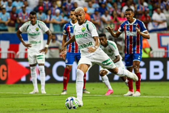 Deyverson marcou o primeiro, aos 22 do primeiro tempo 