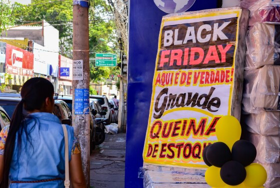 Comércio aposta no black friday.