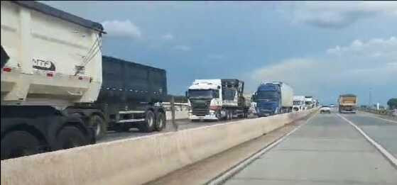 A situação foi registrada na tarde deste domingo (26). 