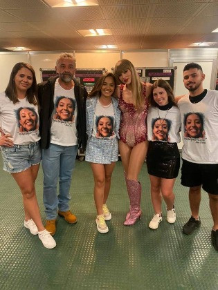 Cantora Taylor Swift recebeu familiares da estudante Ana Clara Benevides em seu camarim, no Allianz Parque, em São Paulo