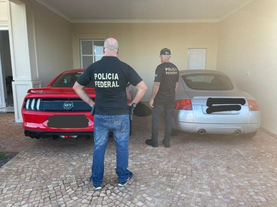 Carros de luxo foram apreendidos em operação