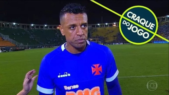 Sidão recebeu o trófeu de "Craque do Jogo" após levar três gols do Santos