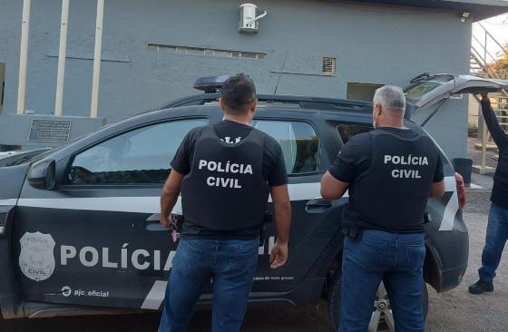 As vítima foram agredidas com um barra de ferro. 