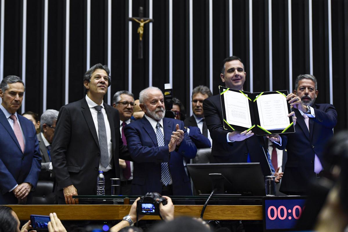 Congresso Promulga Reforma Tributária Na Presença De Lula E Chefes Dos ...