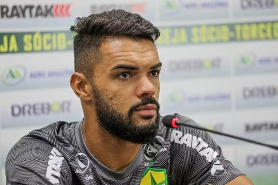 Raniele concede entrevista coletiva no Cuiabá