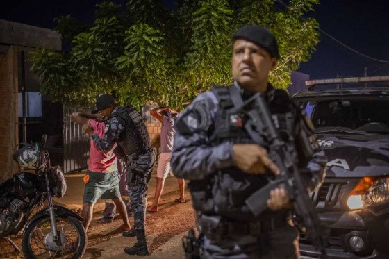 Força Tática da Polícia Militar durante abordagem em Sorriso