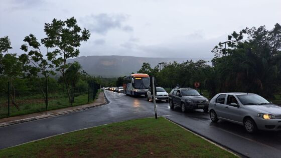 Carros não podem passar pela região.