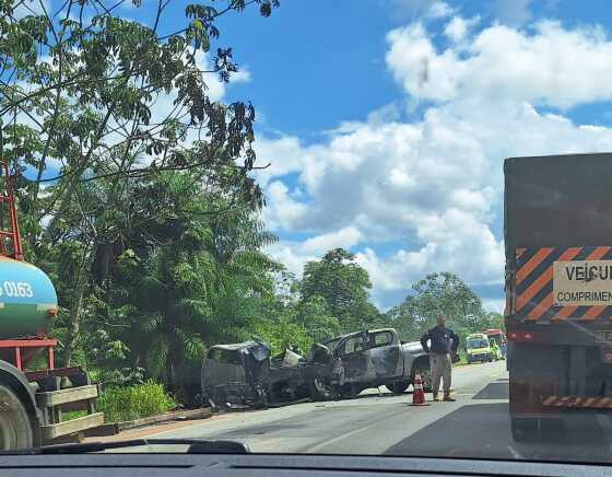 O trecho da via onde aconteceu a batida está totalmente interditado