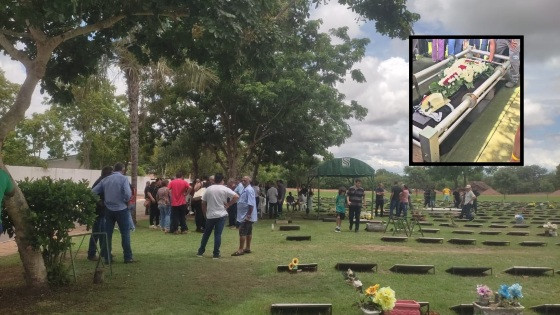 Enterro aconteceu na manhã desta sexta-feira