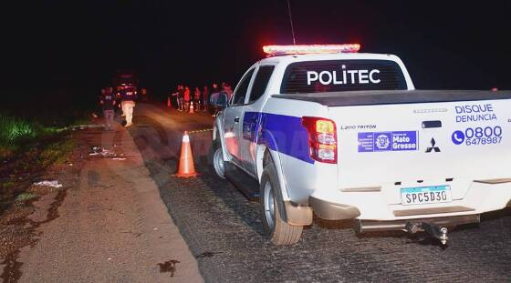 No momento em que a mulher estava na rodovia, foi atingida pela carreta. Ela não resistiu aos ferimentos e morreu no local.