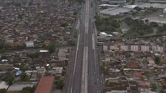 Avenida Brasil ficou totalmente fechada durante maior trecho da manhã