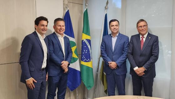 Em Brasília, o governador Mauro Mendes, o suplente de Senador, Mauro Carvalho ,e o secretário-chefe da Casa Civil, Fábio Garcia, se reuniram o presidente da Aneel, Sandoval Feitosa.