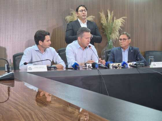 O governador anunciou que Fábio Garcia continua na Casa Civil.