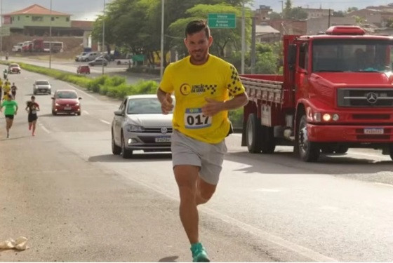 Ele havia participado do evento no domingo (21/1), quando não se sentiu bem e acabou internado.