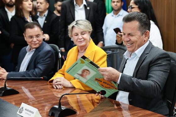 Governador Mauro Mendes assina decreto que institui programa CNH Social