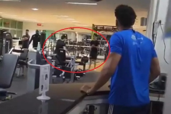 Homem ameaça aluno com arma dentro de academia em Recife