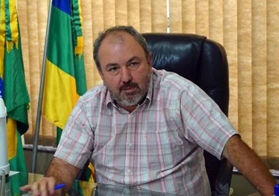 O ex-prefeito de Pontes e Lacerda e candidato a deputado estadual, Alcino Barcelos (PL), é alvo do MP por suspeitas de irregularidades em contratos firmados pela Prefeitura