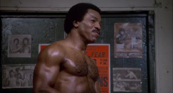 Carl Weathers como Apollo Creed em cena de 'Rocky III