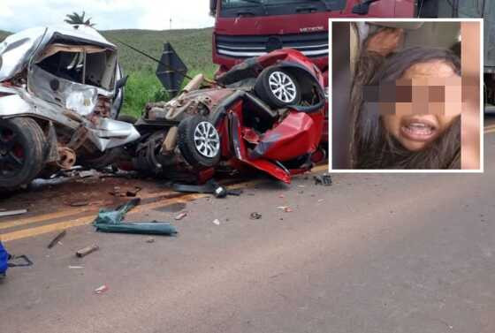 A mulher e o marido sobreviveram ao acidente após ter o carro esmagado entre carretas.