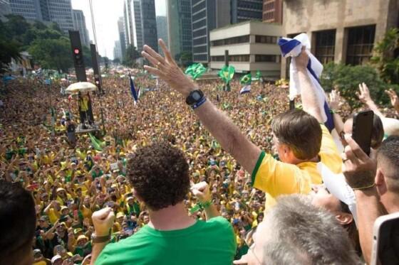 O público presente neste ato foi maior do que a celebração da eleição do presidente Lula.