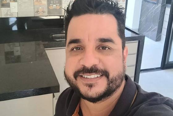 Criminoso chegou no imóvel se apresentando como policial.