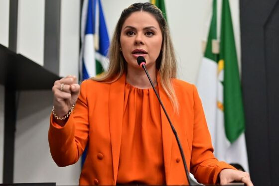 Vereadora recuou da disputa pela presidência.