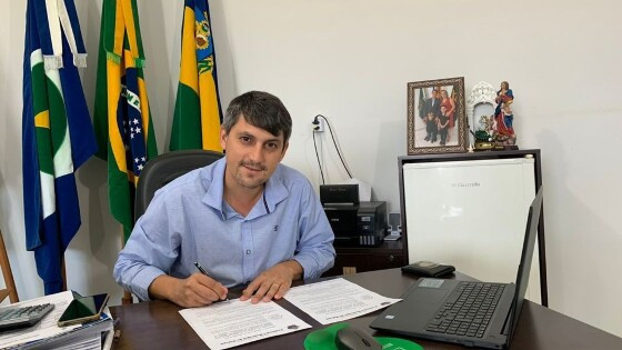 Prefeito nega a acusação e disse que os vereadores fazem "politicagem".