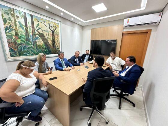 Deputados e representantes de posseiros se reuniram com representantes do Governo do Estado.