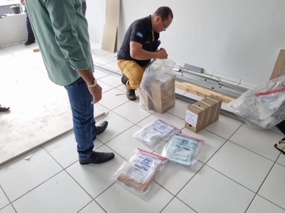 Mandados são cumpridos pela Polícia Civil.