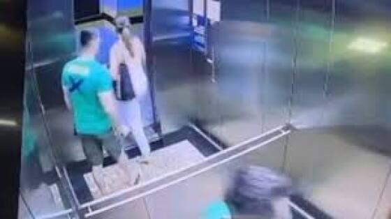 asssedio em elevador