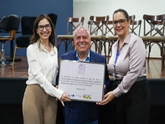 Câmara recebe placa do Ministério da Saúde