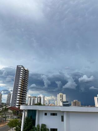 Por conta da chuva, a sensação térmica deve ser ainda menor.